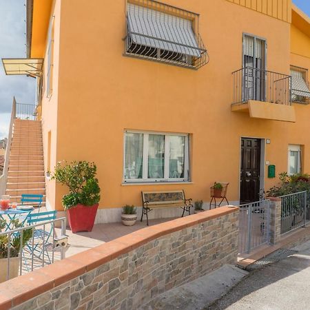 דירות נומאנה Casa Linda, A Due Passi Dal Mare מראה חיצוני תמונה