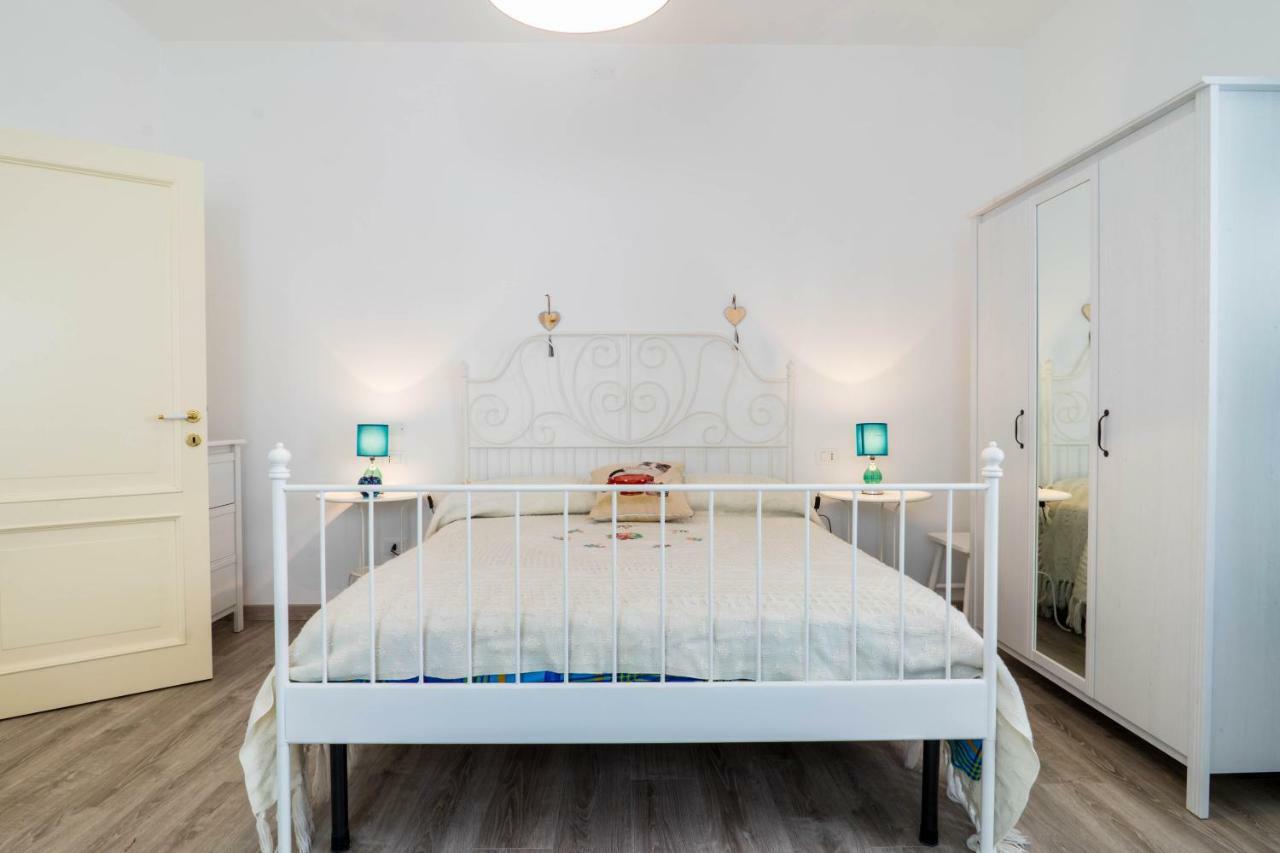 דירות נומאנה Casa Linda, A Due Passi Dal Mare מראה חיצוני תמונה