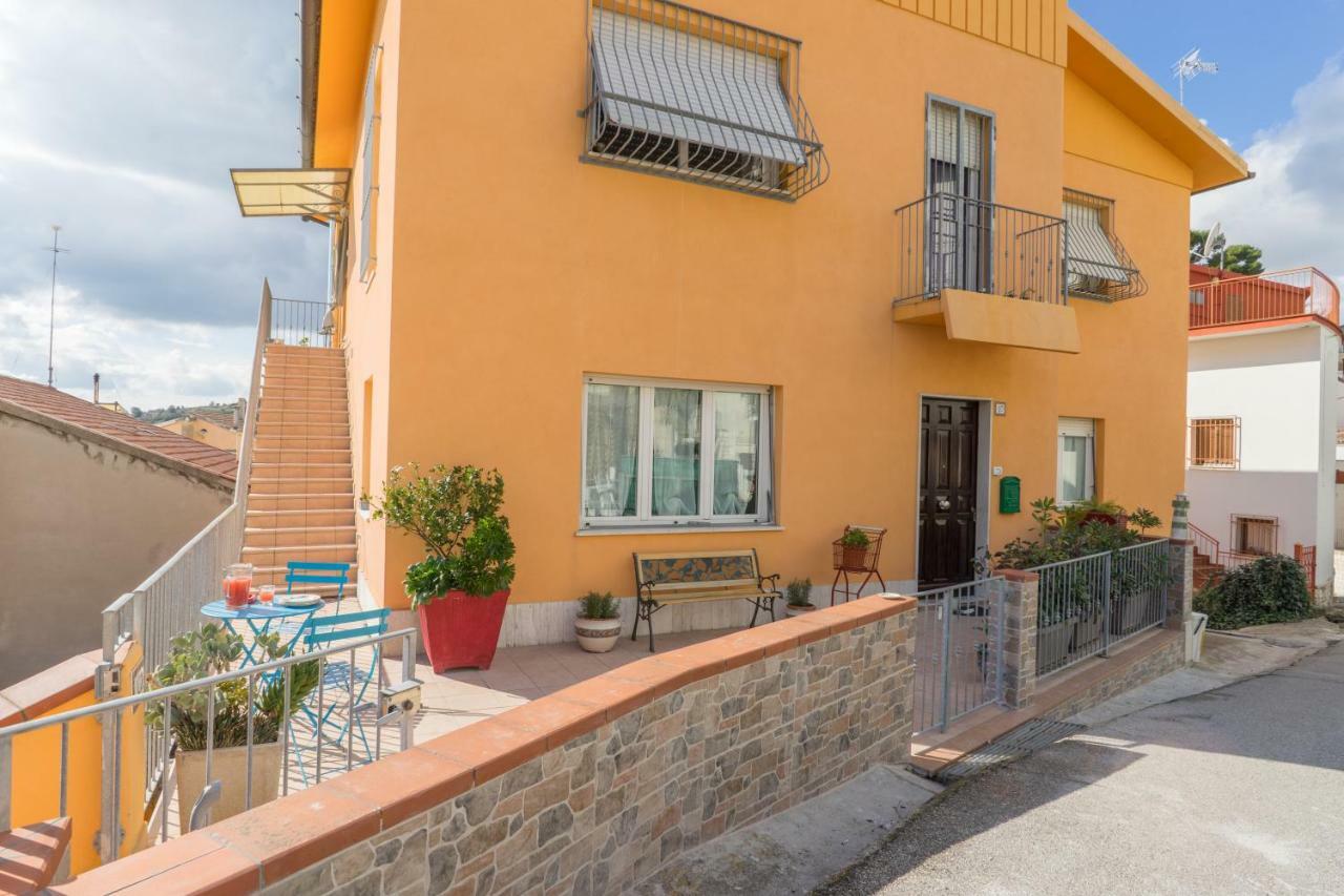 דירות נומאנה Casa Linda, A Due Passi Dal Mare מראה חיצוני תמונה